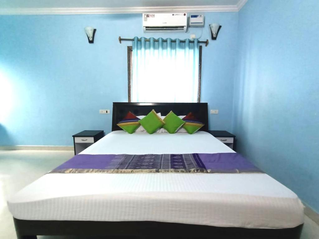 Oyo 15626 The Sovva Hotel Морджим Екстериор снимка
