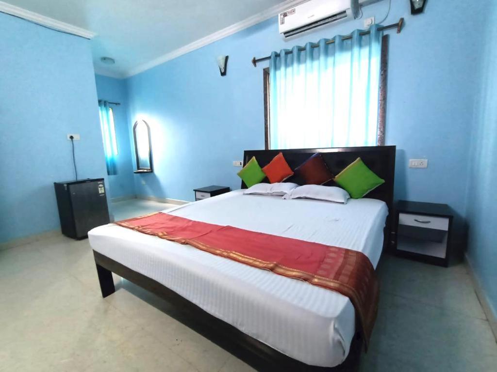 Oyo 15626 The Sovva Hotel Морджим Екстериор снимка