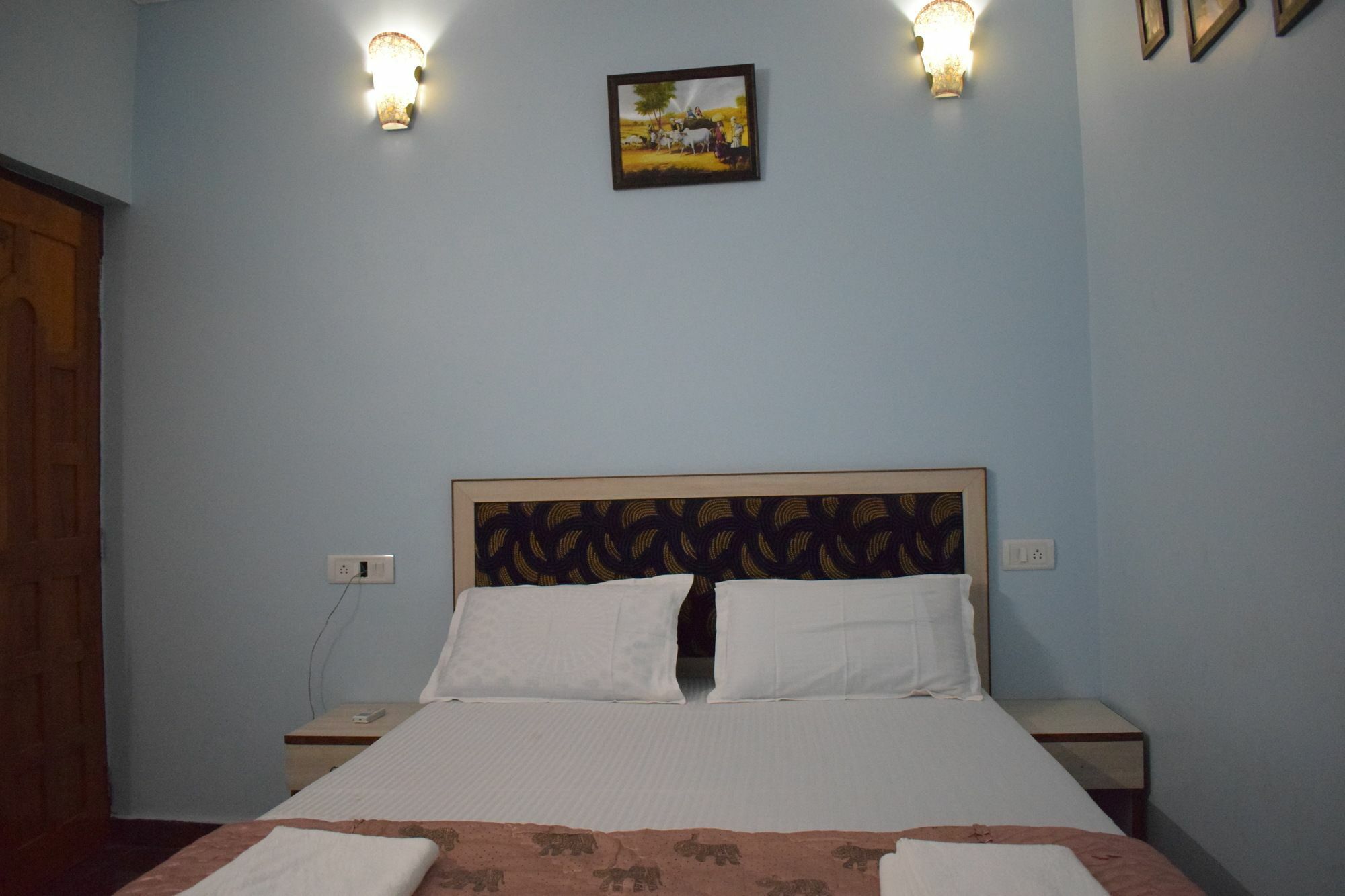 Oyo 15626 The Sovva Hotel Морджим Екстериор снимка