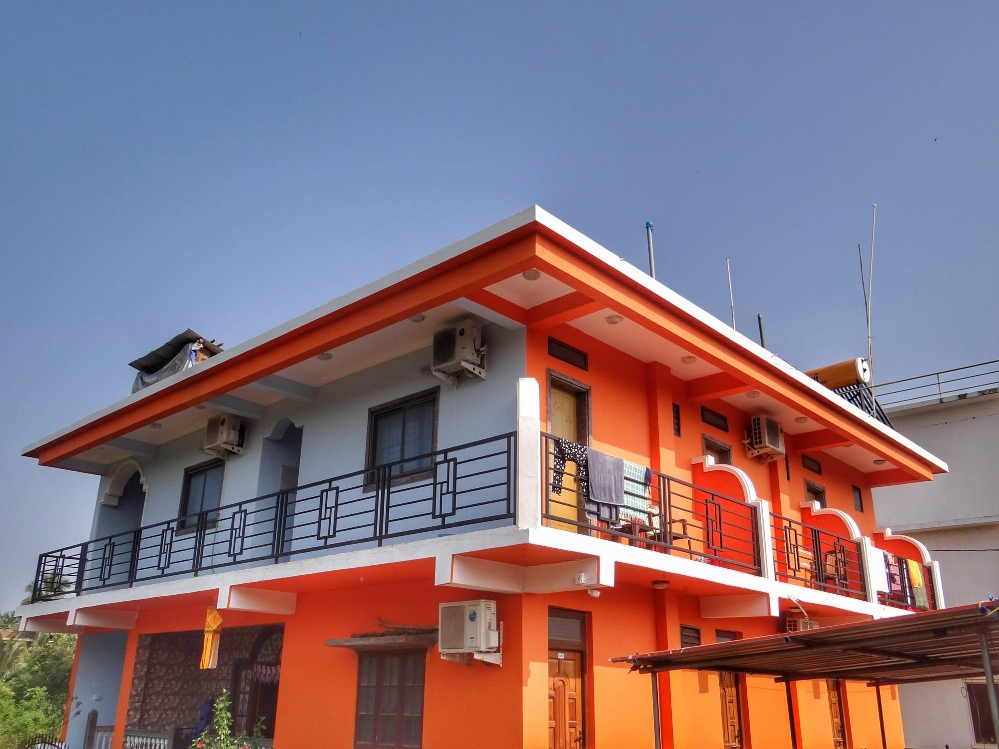 Oyo 15626 The Sovva Hotel Морджим Екстериор снимка